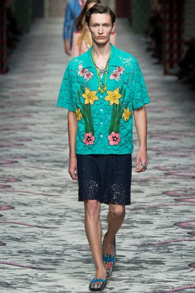Look 19